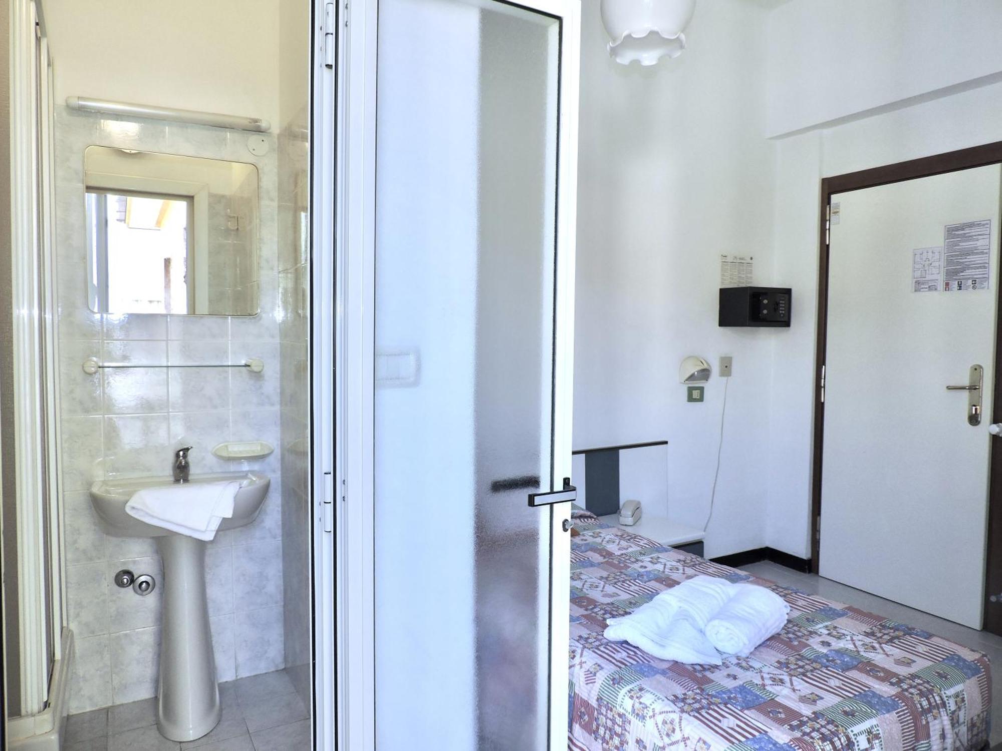 Hotel Villa Chiara Finale Ligure Exteriör bild